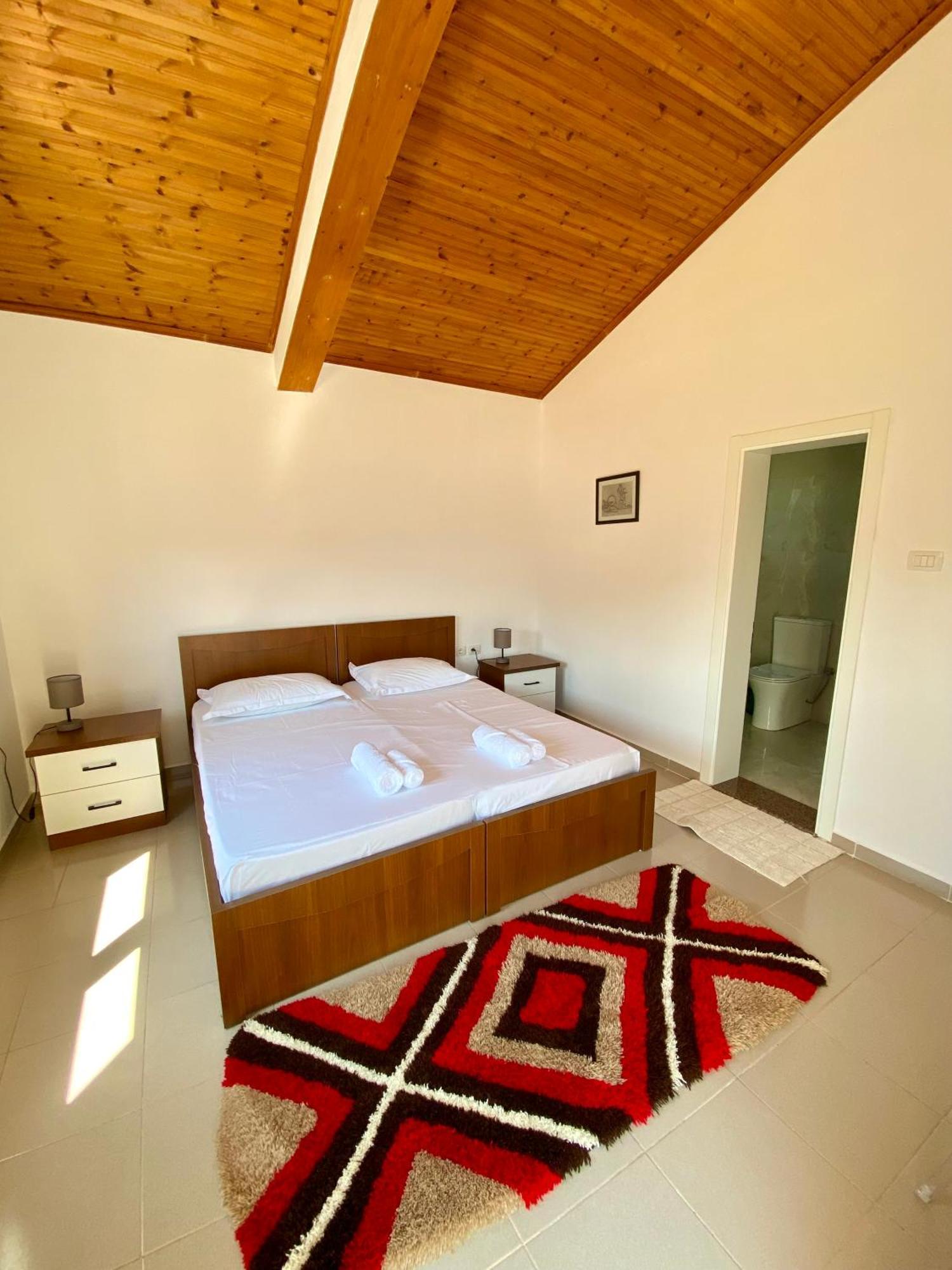 Villa Niku Berat Exterior foto